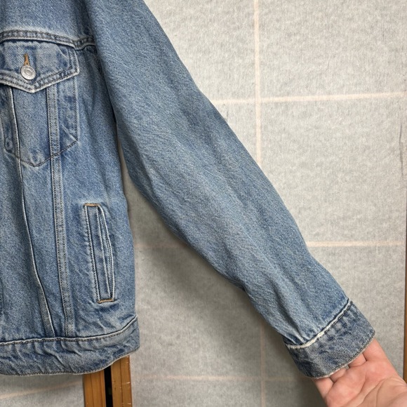 Levi's Womens Size M Ex-Boyfriend Denim Truckers Jacket Light Wash - Picture 4 of 14